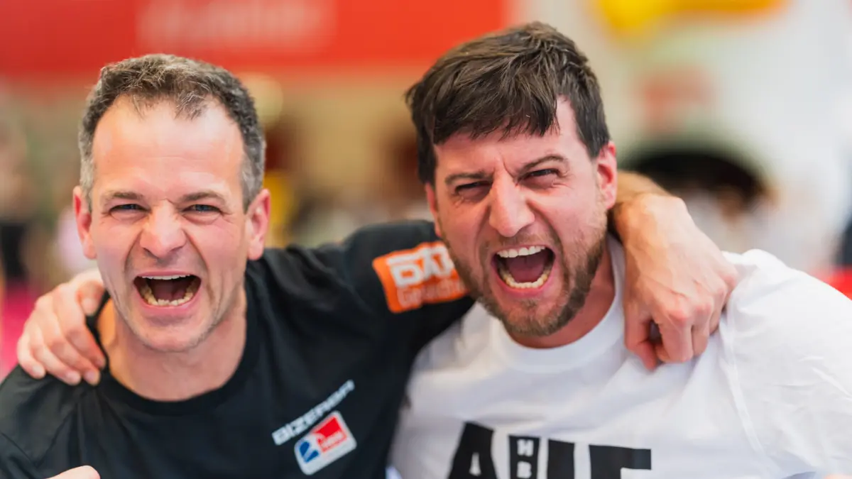 HSG Krefeld Niederrhein vs. HBW Balingen-Weilstetten, Handball, 2.HBL, 31.Spieltag, Saison 2025/26, 10.05.2026: Mathhias Flohr (HBW Balingen-Weilstetten, Trainer) und Tobias Hotz (HBW Balingen-Weilstetten, Co-Trainer) jubeln
HSG Krefeld Niederrhein vs. HBW Balingen-Weilstetten, Handball, 2.HBL, 31.Spieltag, Saison 2025/26, 10.05.2026,
Foto: Eibner-Pressefoto/Lukas Baldyga