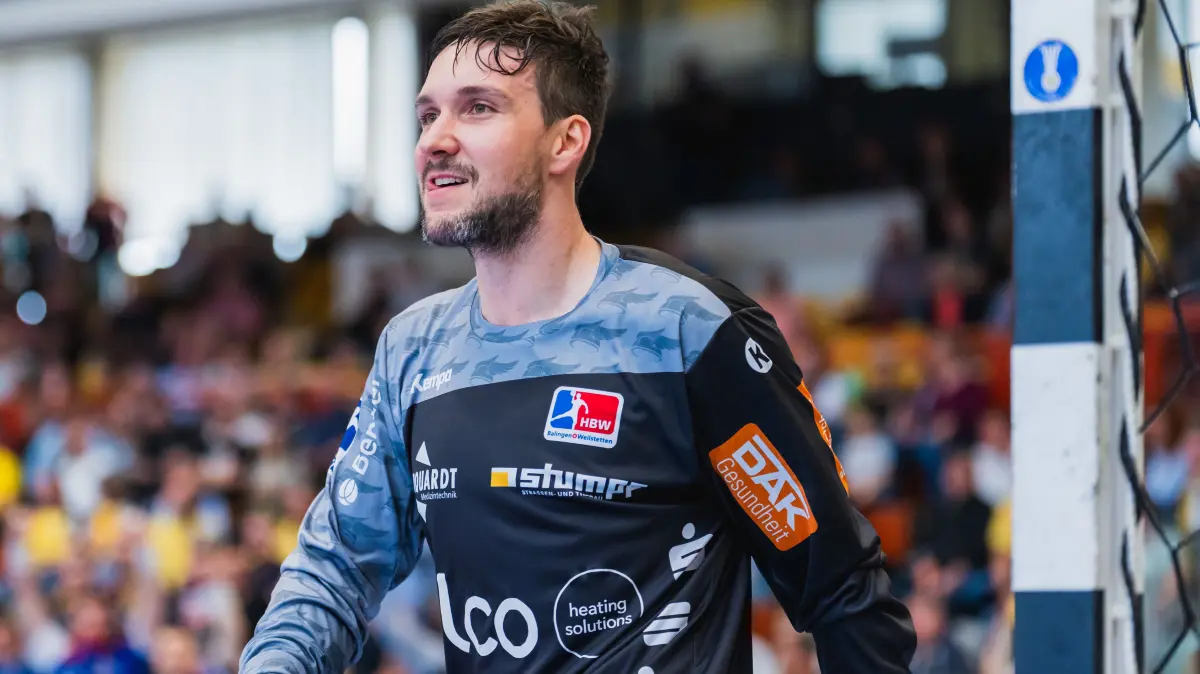 HSG Krefeld Niederrhein vs. HBW Balingen-Weilstetten, Handball, 2.HBL, 31.Spieltag, Saison 2025/26, 10.05.2026: Daniel Rebmann (HBW Balingen-Weilstetten, #12) schaut zufrieden aus
HSG Krefeld Niederrhein vs. HBW Balingen-Weilstetten, Handball, 2.HBL, 31.Spieltag, Saison 2025/26, 10.05.2026,
Foto: Eibner-Pressefoto/Lukas Baldyga