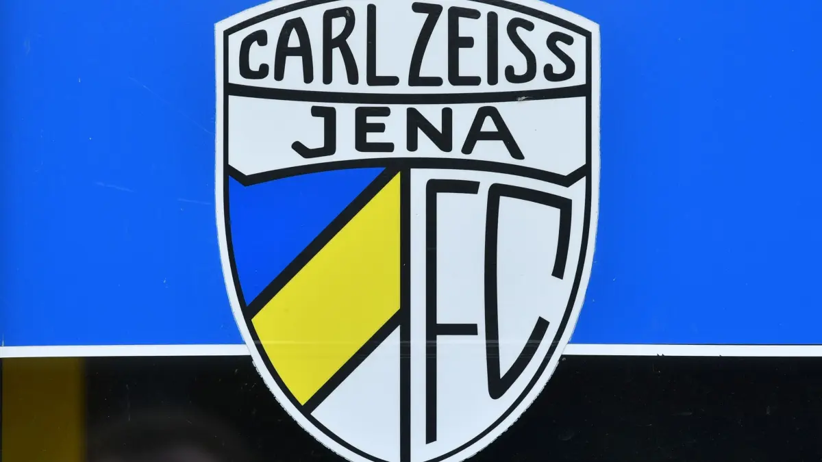 FC Carl Zeiss Jena: ARCHIV - 26.07.2016, Thüringen, Jena: Das Logo des FC Carl Zeiss Jena. (zu dpa: «Nichts zu holen für Jenas Frauen bei Debakel in Bremen») Foto: Martin Schutt/dpa-Zentralbild/dpa +++ dpa-Bildfunk +++