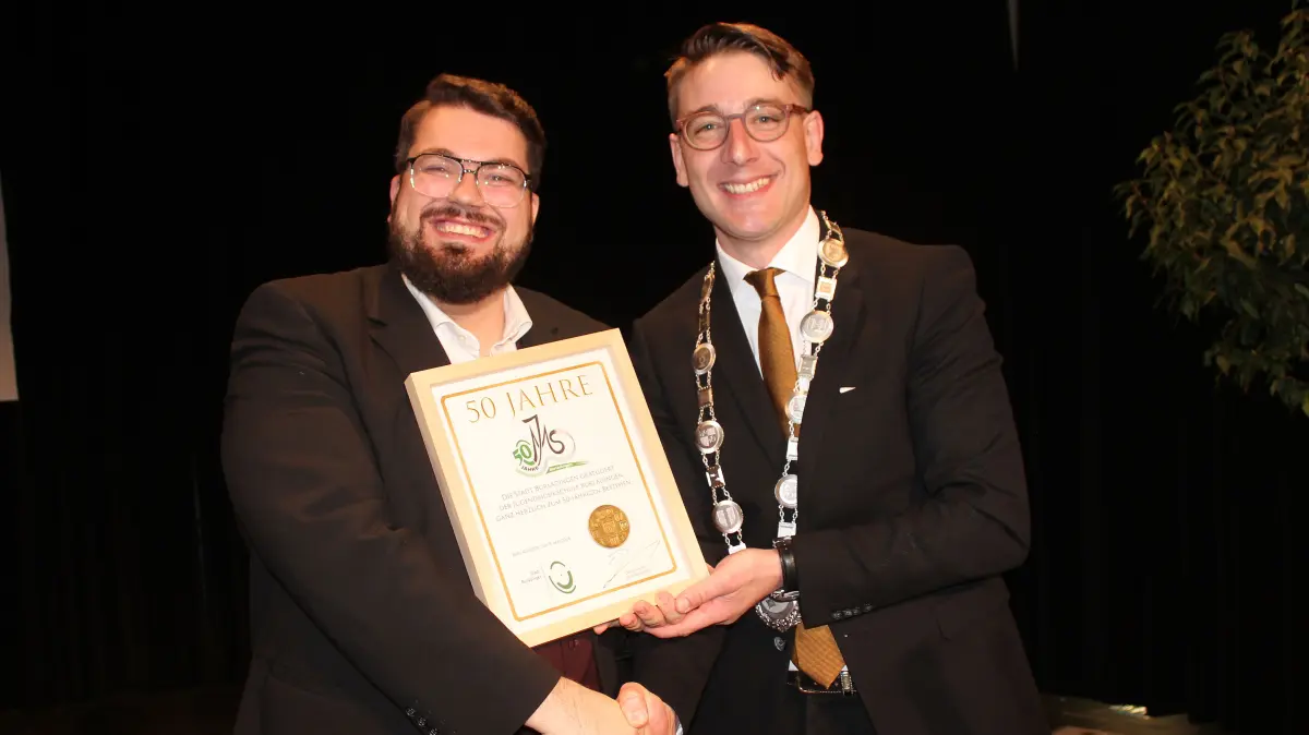 Jugendmusikschule Burladingen Leiter Kolb und BM Licht, Fördermedaille der Stadt