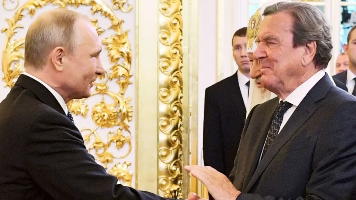 Ziemlich beste Freunde: Russlands Präsident Wladimir Putin und Ex-Bundeskanzler Gerhard Schröder.