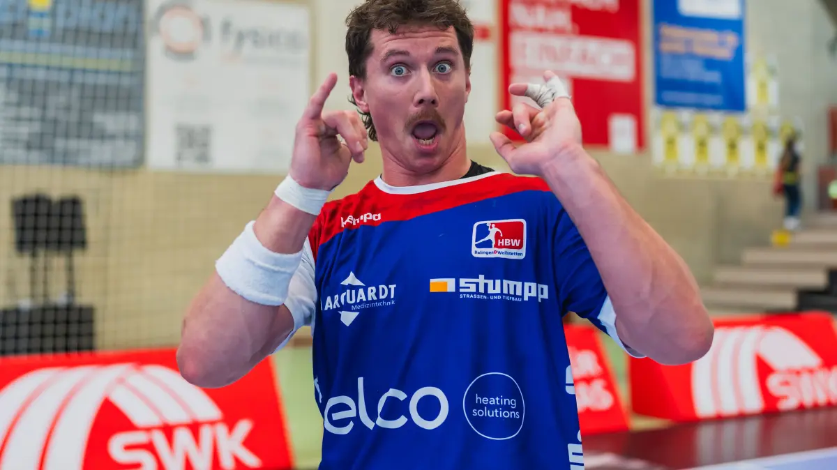 HSG Krefeld Niederrhein vs. HBW Balingen-Weilstetten, Handball, 2.HBL, 31.Spieltag, Saison 2025/26, 10.05.2026: Mex Raguse (HBW Balingen-Weilstetten, #06) Siegesjubel
HSG Krefeld Niederrhein vs. HBW Balingen-Weilstetten, Handball, 2.HBL, 31.Spieltag, Saison 2025/26, 10.05.2026,
Foto: Eibner-Pressefoto/Lukas Baldyga