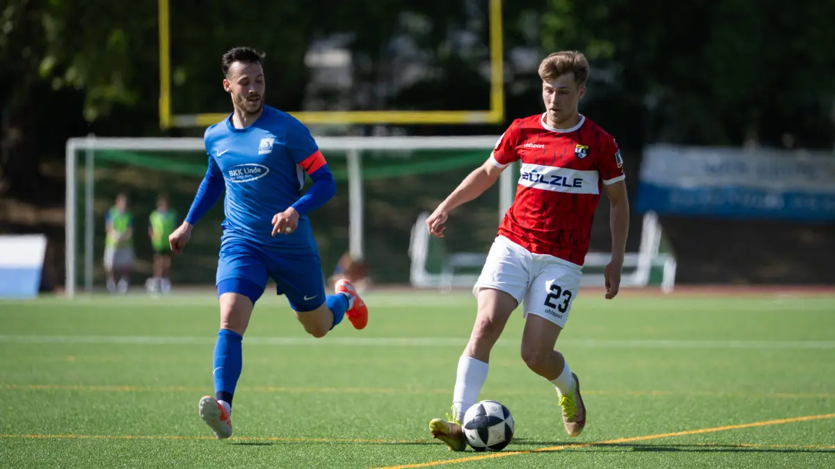 TSV Schott Mainz vs. TSG Balingen, Fussball, Regionalliga Suedwest, 33 Spieltag, Saison 2025/2026, 09.05.2026 : Ole Deininger (TSG Balingen, #23)
TSV Schott Mainz vs. TSG Balingen, Fussball, Regionalliga Suedwest, 33 Spieltag, Saison 2025/2026, 09.05.2026
Eibner-Pressefoto/Attila Ziga