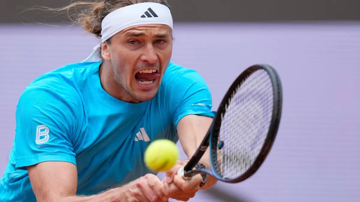Tennis: WTA-Tour/ATP-Tour in Rom: 10.05.2026, Italien, Rom: Tennis: WTA-Tour/ATP-Tour -
Einzel, Männer, 3. Runde, Alexander Blockx (BEL) - Alexander Zverev (Hamburg).
Der Deutsche Alexander Zverev in Aktion. Foto: Alessandra Tarantino/AP/dpa +++ dpa-Bildfunk +++