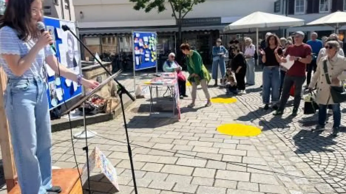 Bei der Veranstaltung vor dem alten Metzinger Rathaus erinnerten am Samstagvormittag sieben Rednerinnen und Redner an Sophie Scholl und sprachen sich eindeutig gegen Rechtsextremismus aus.