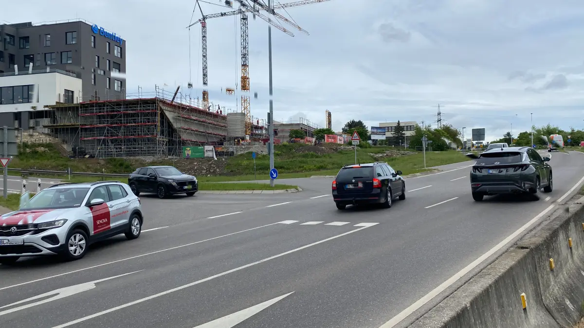 Wo der Auffahrast zur L 410 auf die Neue Rottenburger Straße trifft, soll der neue Kreisverkehr "Lotzenäcker II" entstehen.