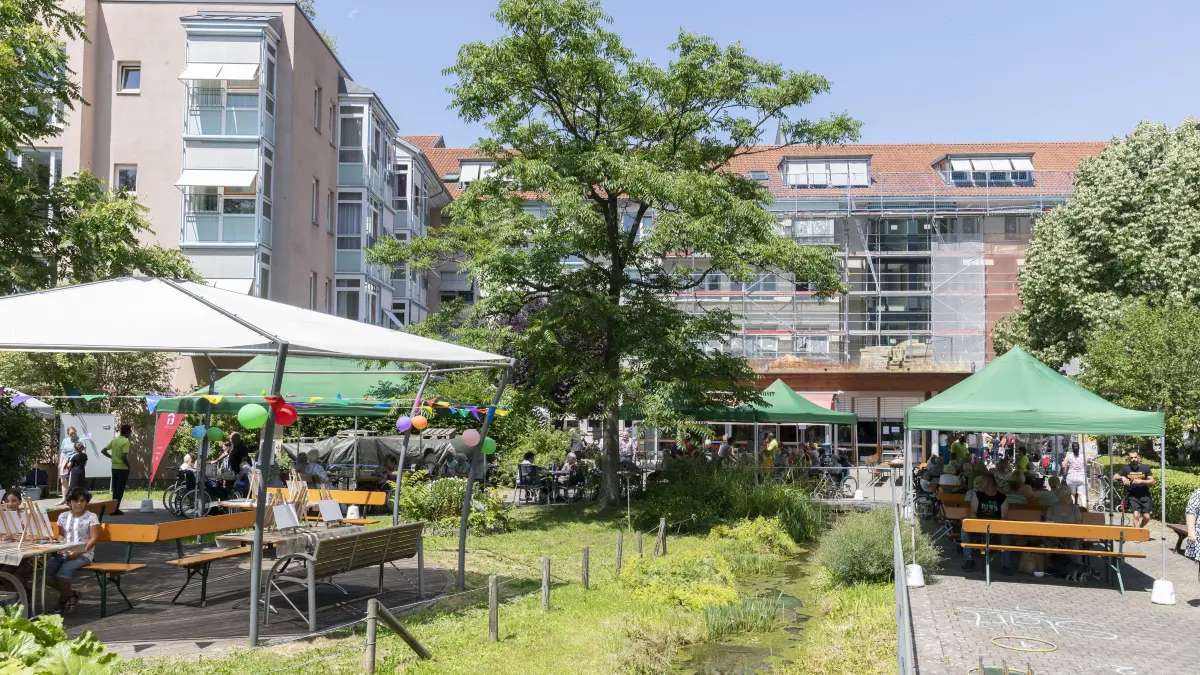 Das Quartiersfest in der Oberen Stadt ist ein Ort der Begegnung und zählt zur generationenübergreifenden Arbeit des Mehrgenerationenhauses. Der nächste Termin ist für den 3. Juli geplant. (Archivfoto)