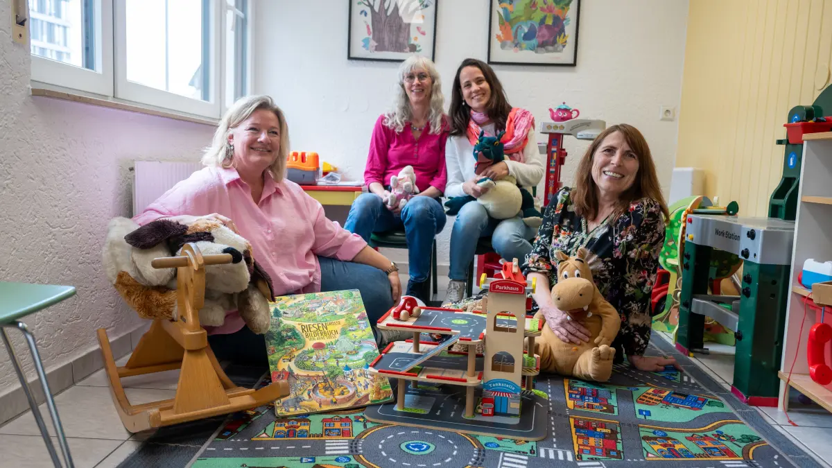 Kinderschutzbund, Frau Maier, im Kinderschutzzentrum, GP, Schillerplatz 9. Begleitung von Ehrenamtlichen