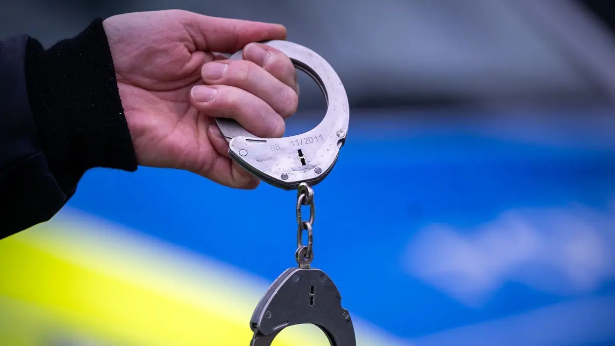 Die Betrüger wähnten sich schon fast am Ziel - doch dann schlug die Polizei zu (Symbolbild).