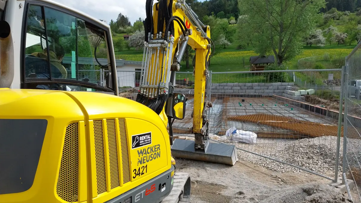 Der Bagger im Bereich der Baustelle zum Interimsneubau war beim Schulfest der Rossentalschule eine der Hauptattraktionen.