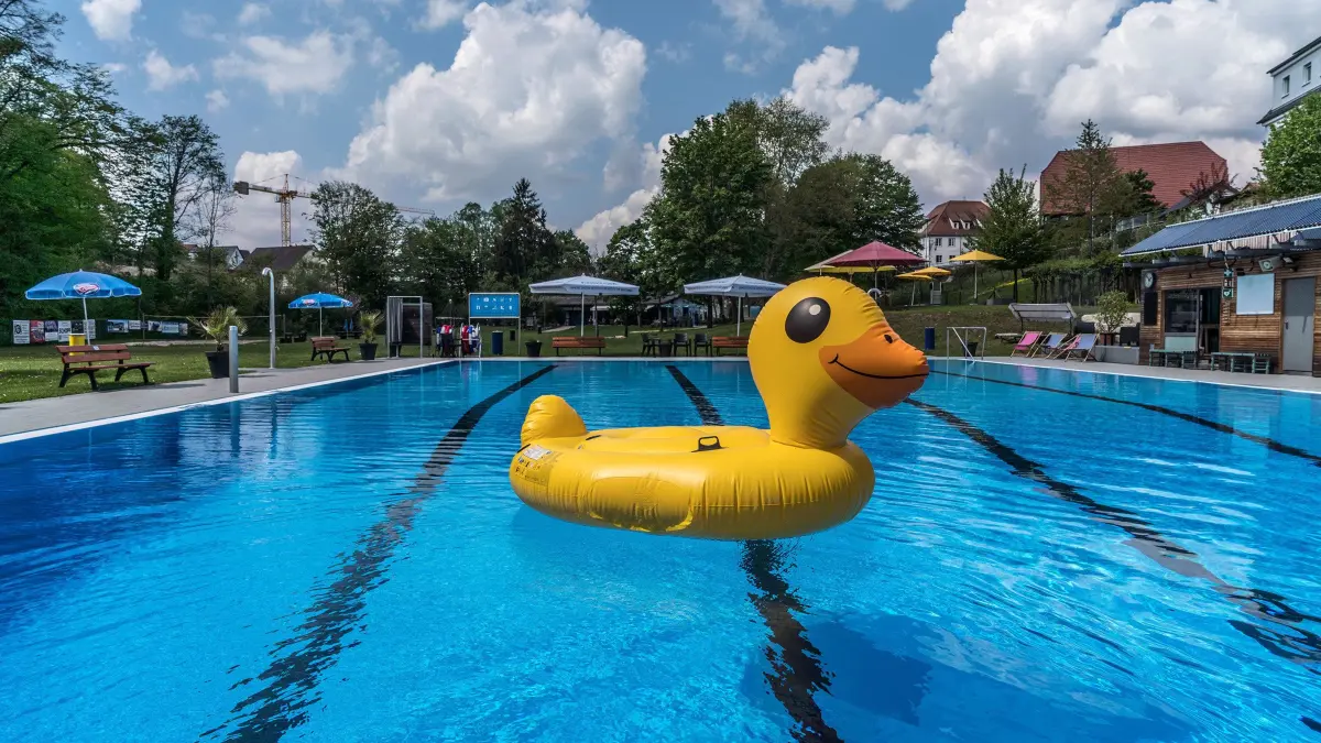 (ohne Überschrift): Vorsicht: Dieses Foto ist möglicherweise nur für den einstigen Verlag Schwäbisches Tagblatt verwendbar. Freibad Dettenhausen wartet noch auf die Besucher
09.05.22 Bild: Ulrich Metz