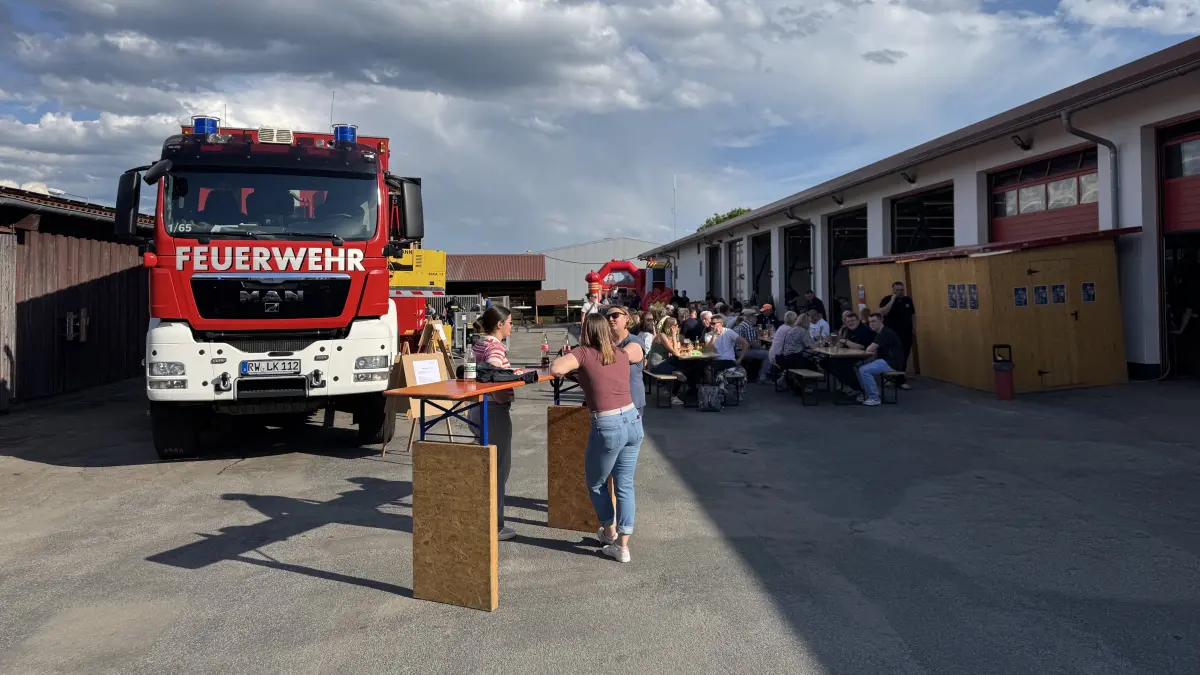 Zum Tag der offenen Tür kamen viele Besucherinnen und Besucher zum Feuerwehrhaus auf Sulz-Kastell.
