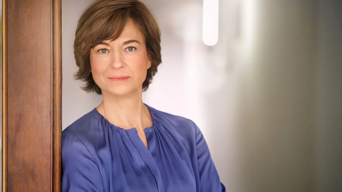 ZDF-Moderatorin Maybrit Illner: HANDOUT - 11.09.2025, ---, --: Die ZDF Moderatorin Maybrit Illner. Ihre gleichnamige Talkshow kehrt am 11. September 2025 nach der Sommerpause zurück. (zu dpa: «Dann machen die Talks von ARD und ZDF Sommerpause») Foto: Christian Schoppe/ZDF/dpa +++ dpa-Bildfunk +++