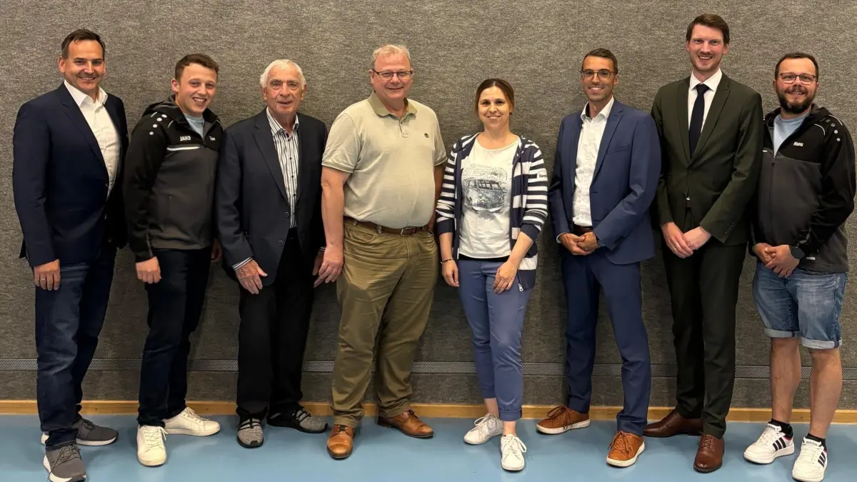 Das Präsidium des Sportkreises Alb-Donau/Ulm. Von links nach rechts: Steffen Medwed (stellv. Präsident), Michael Schnek (SKJ), Siegfried Hummel (stellv. Präsident), Stefanie Ruhland (Präsidiumsmitglied für Gleichstellung/Integration), Fabian Schurr (Präsidiumsmitglied Finanzen), Jonas Esterl (Präsident), Manuel Seeburger (SKJ.
