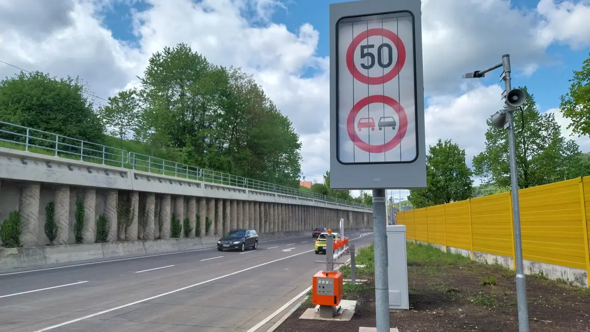 Endlich: Der Verkehr auf der B 463 zwischen Albstadt und Balingen rollt wieder durch den Tunnel in Laufen.