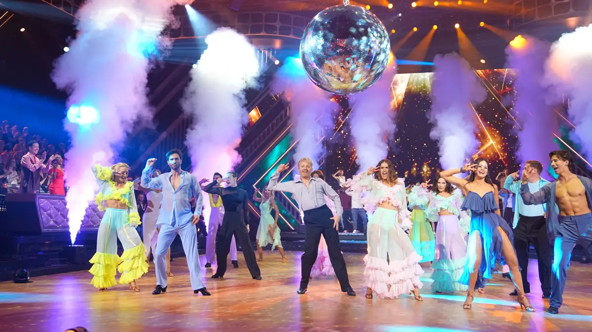 In der zehnten Entscheidungsshow von „Let’s Dance“ zeigen die Paare neue Tänze.