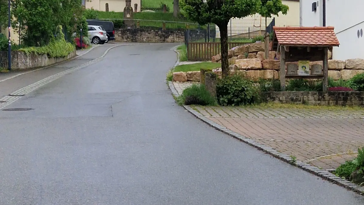 Noch ist die Welt in Grünmettstetten in Ordnung: Viele Straßen im Teilort weisen im Vergleich zum gesamtstädtischen Durchschnitt ein gutes Bild auf.
