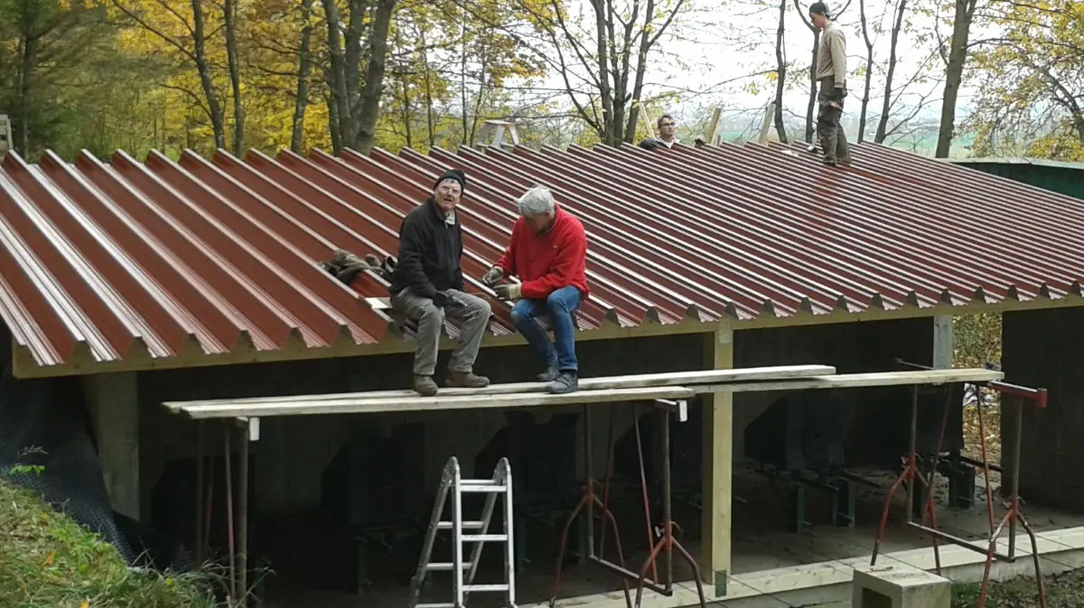 Das neue Pullach und darunter die komplett umgebaute Schießanlage.