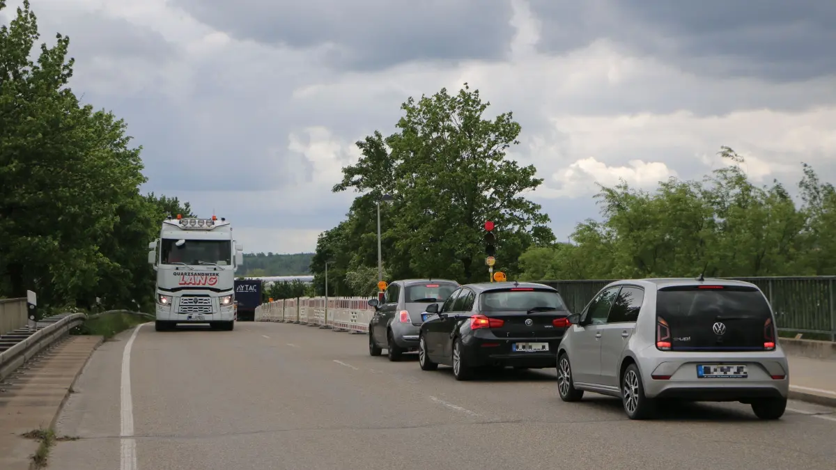 Die Baustellenampel sorgte für lange Rückstaus in beide Richtungen, Nun wurde sie wieder abgebaut.