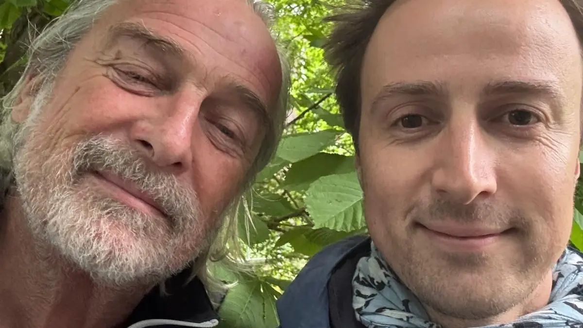 Der Vater als Schasupiler, der Sohn: als Regisseur: Stefan Hallmayer, Luca Zahn.