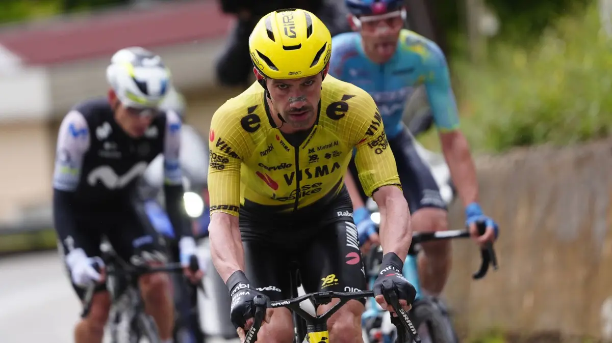 UCI WorldTour - Giro d’Italia: 13.05.2026, Italien, Potenza: Radsport: UCI WorldTour - Giro d’Italia, Praia a Mare - Potenza (203,00 km), 5. Etappe. Der Belgier Victor Campenaerts vom Team Visma | Lease A Bike tritt in die Pedale. Foto: Fabio Ferrari/LaPresse/AP/dpa +++ dpa-Bildfunk +++