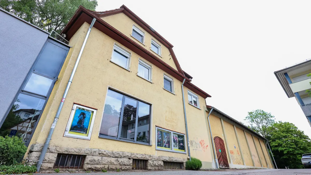 Gloria Kino - Kinoplatz - Urban-Art-Festival - Diversity Jam - Fläche des Kinos soll mit Kunst gestaltet werden. Beteiligt sind unter anderem Frieder Simpfendörfer. Anlass ist auch 60 JAhre Club Alpha 60 / Kino im Schafstall - Im Lindach