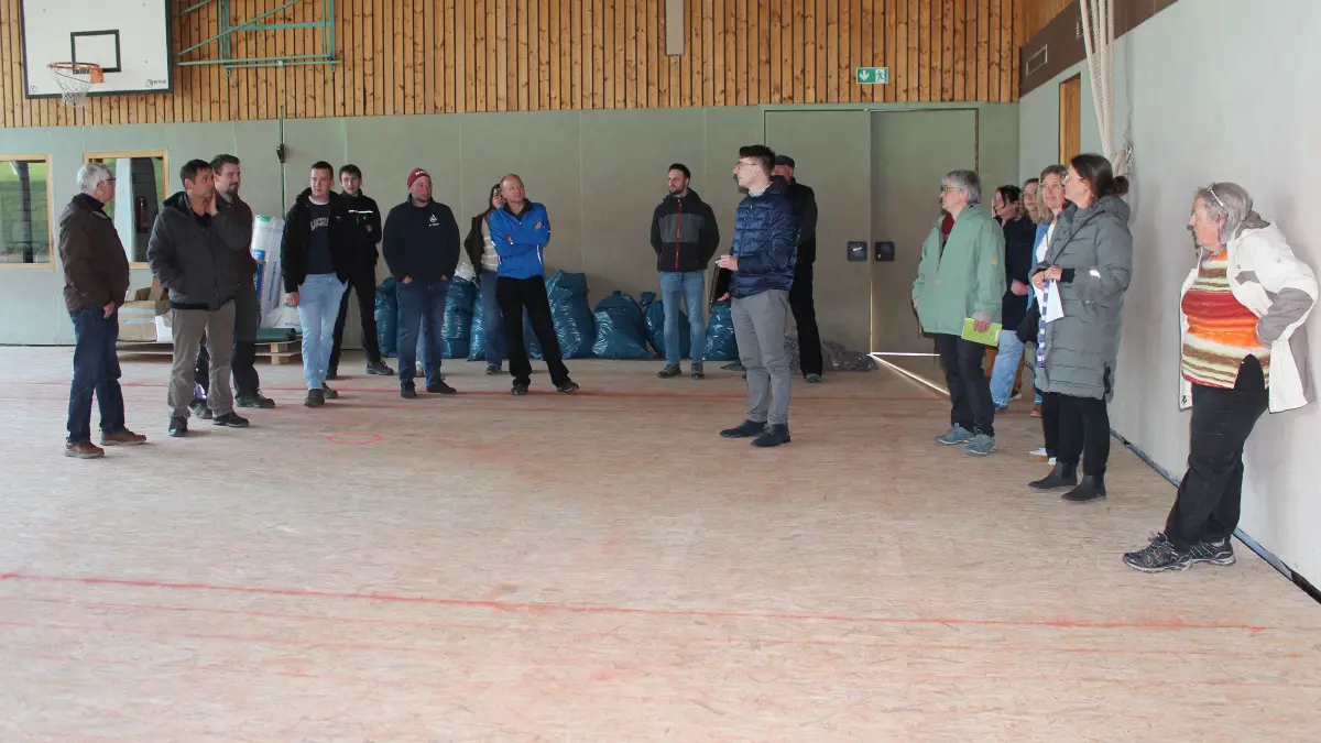 Turnhalle Hausen Ortsbegegung mit BM Licht