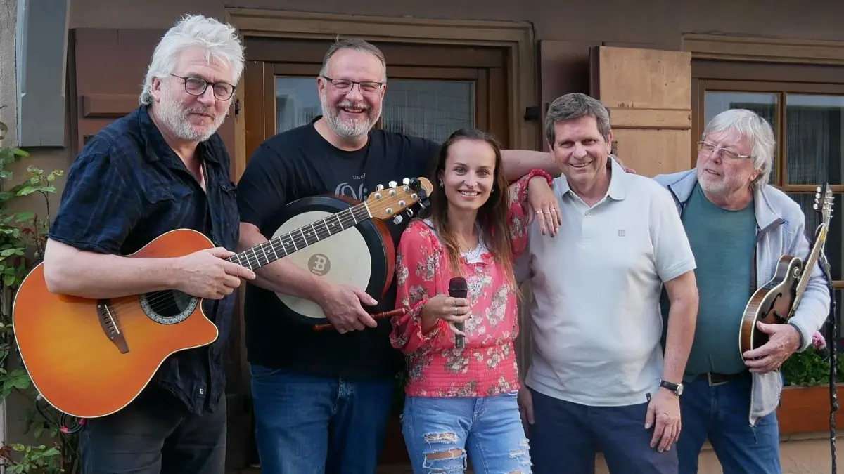 Die Band "Ganz schöne wild" sorgt am verkaufsoffenen Sonntag in Blaubeuren nachmittags für musikalische Unterhaltung.