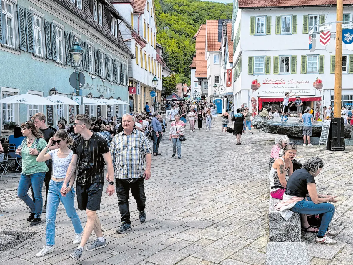 Flanieren & pausieren - alles ist beim verkaufs-offenen Sonntag in Blaubeuren möglich.
