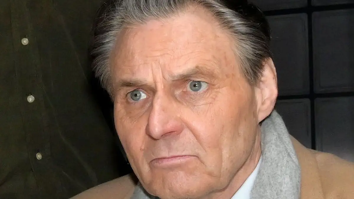 Jo Gerner (Wolfgang Bahro) erkennt, dass die Polizei es aktuell auf ihn abgesehen hat.