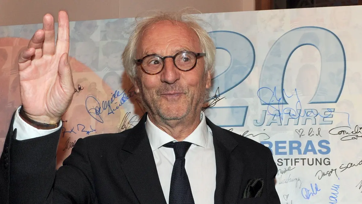 Günther Maria Halmer: ARCHIV - 16.09.2015, Bayern, München: Der Schauspieler Günther Maria Halmer kommt am 16.09.2015 zum Festakt "20 Jahre Jose Carreras Stiftung" in der Residenz in München. Der als «Tscharlie» in der Kultserie «Münchner Geschichten» bekanntgewordene Schauspieler Günther Maria Halmer ist tot. Der gebürtige Rosenheimer sei am Sonntag im Alter von 83 Jahren gestorben, teilte das Münchner Residenztheater mit. Foto: picture alliance / dpa +++ dpa-Bildfunk +++