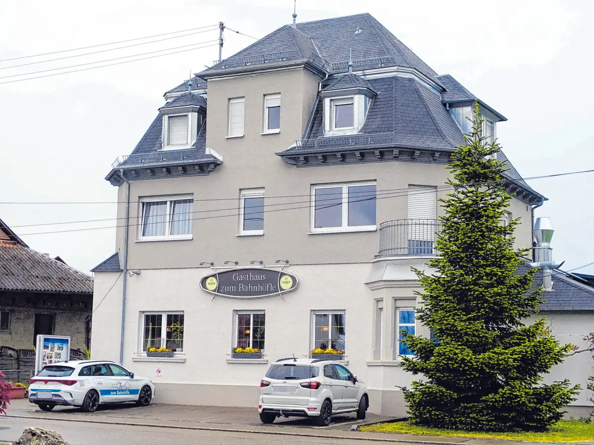 „Nicht zu Hause und doch daheim, so kann’s nur im Bahnhöfle in Stubersheim sein“ – das ist die Devise des Gastronomiebetriebes in Stubersheim. Gasthaus, Hotel, Biergarten und Ferienhaus gehören zum großen Portfolio des Bahnhöfles Stubersheim. ⇥Fotos: Patricia Jeanette Moser
