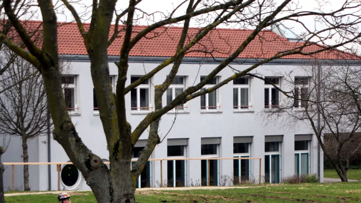 Vora Hattenhofen Schule Sanierung Parkplätze neue Parkplätze