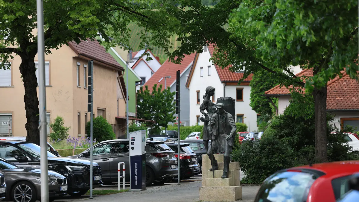 Neuhausen Ortsmitte Rathaus Kelternstraße