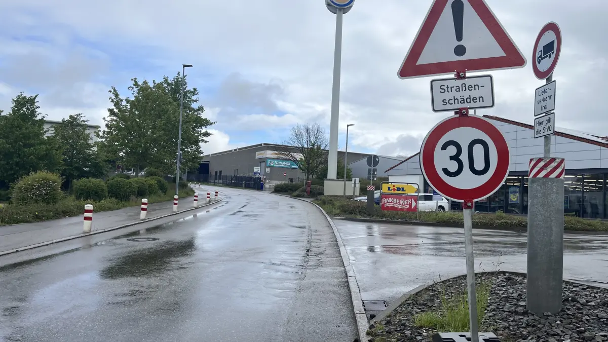 Robert-Bosch-Straße Empfingen Straßenschäden Sanierung