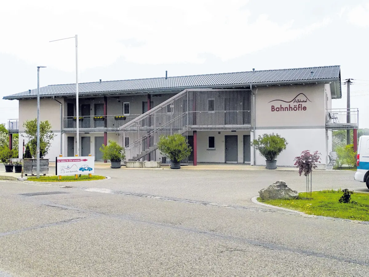 „Nicht zu Hause und doch daheim, so kann’s nur im Bahnhöfle in Stubersheim sein“ – das ist die Devise des Gastronomiebetriebes in Stubersheim. Gasthaus, Hotel, Biergarten und Ferienhaus gehören zum großen Portfolio des Bahnhöfles Stubersheim. ⇥Fotos: Patricia Jeanette Moser