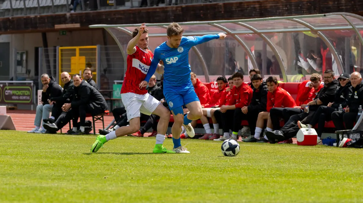 TSG Balingen vs. FC Astoria Walldorf, Fussball, Regionalliga Suedwest, 34. Spieltag, Saison 2025/2026, 16.05.26: Zweikampf, Duell, Kampf, tackle, duel, duel, fight, tackle David Girmann (TSG Balingen, #14) Lennart Grimmer (FC Astoria Walldorf, #08)
TSG Balingen vs. FC Astoria Walldorf, Fussball Oberliga, Saison 2025/2026, 16.05.26
Foto: Eibner-Pressefoto/Kirsten Jäger