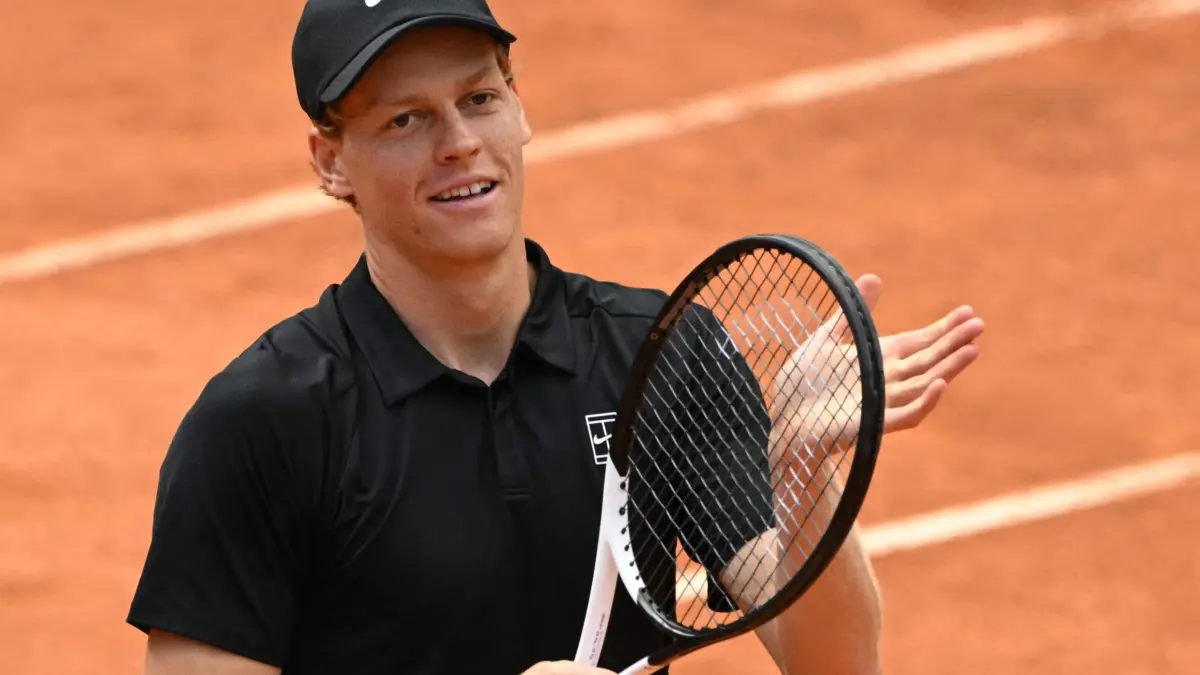 Italy's Jannik Sinner celebrates after winning the semi-final against Russia's Daniil Medvedev at the ATP Rome Open tennis tournament at Foro Italico in Rome on May 16, 2026. (Photo by Andreas SOLARO / AFP)