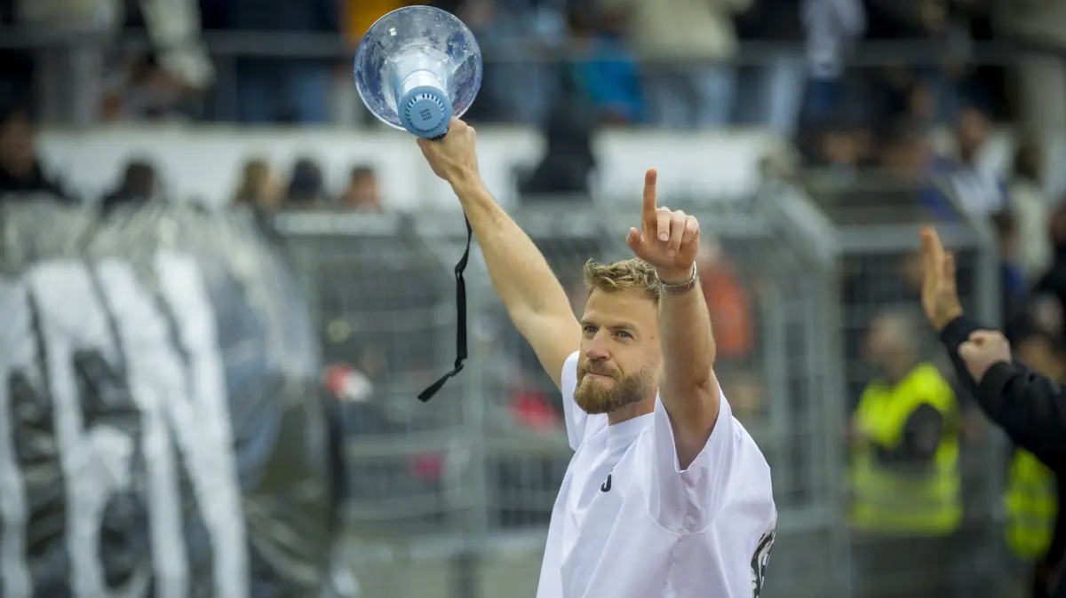 Fußball, SSV Ulm (grau): Das war das letzte Spiel gegen RW Essen (rot): Haben die Spatzen RW den Aufstieg vermiest? Johannes Reichert