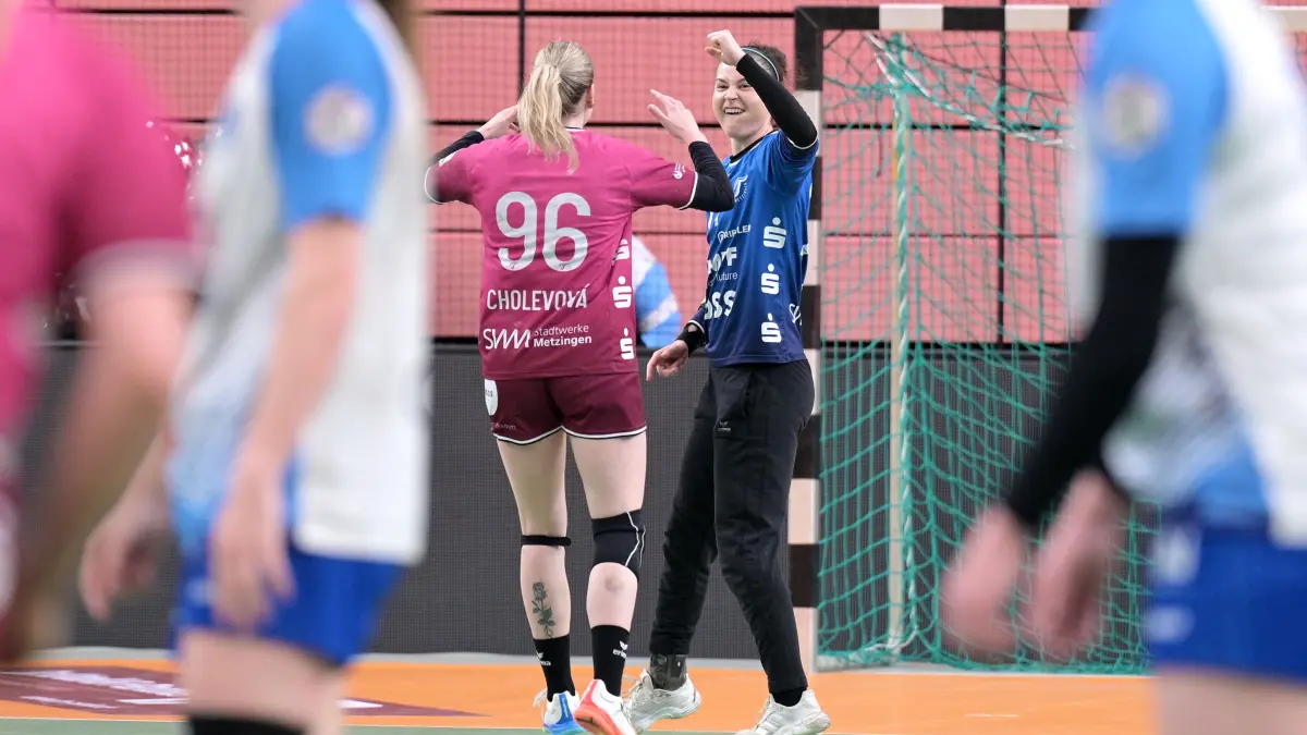 TusSies Metzingen vs. Sport-Union Neckarsulm , Handball, Alsco HBF, 5. Play-Off Ligaspieltag, Saison 2025/2026, 16.05.2026: Sara Suba (TusSies Metzingen, #77) im Tor Jubelt nach ihrem Tor
TusSies Metzingen vs. Sport-Union Neckarsulm , Handball, Alsco HBF, 5. Play-Off Ligaspieltag, Saison 2025/2026, 16.05.2026
Foto: Eibner-Pressefoto/Tobias Baur