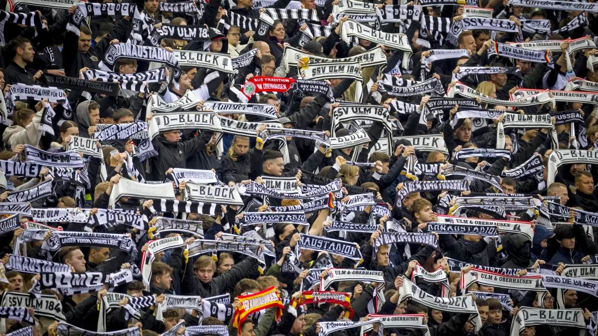 Fußball, SSV Ulm (grau): Das war das letzte Spiel gegen RW Essen (rot): Haben die Spatzen RW den Aufstieg vermiest?
