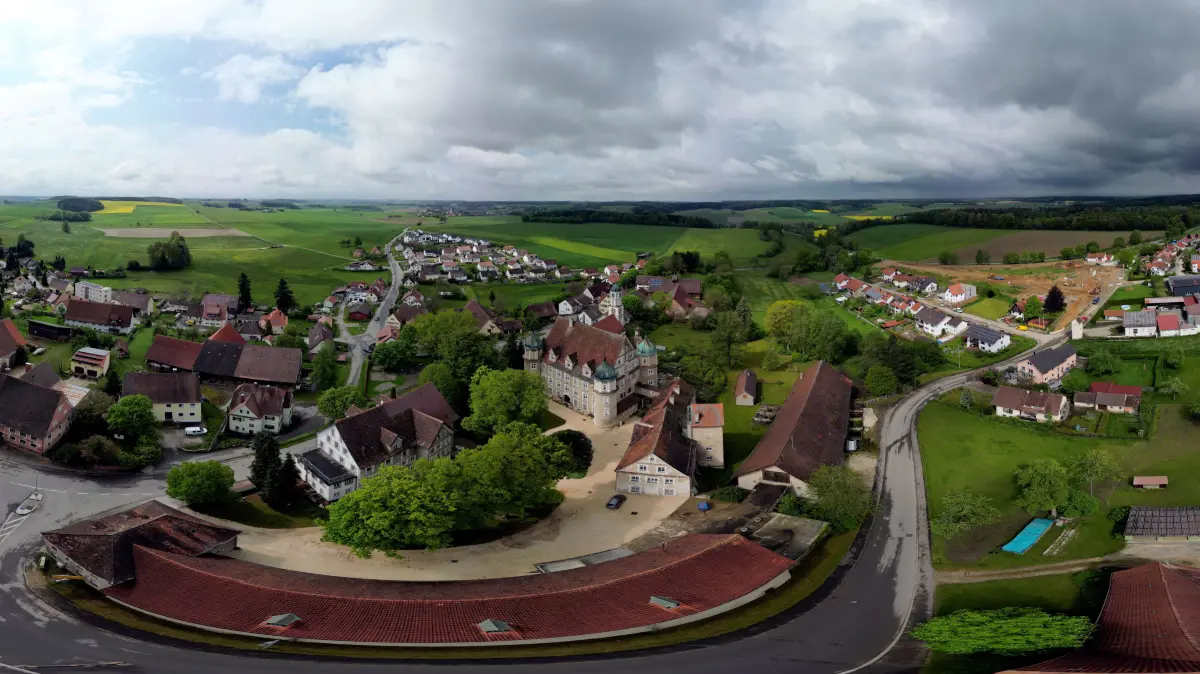 Das sanierte Schloss Hürbel.