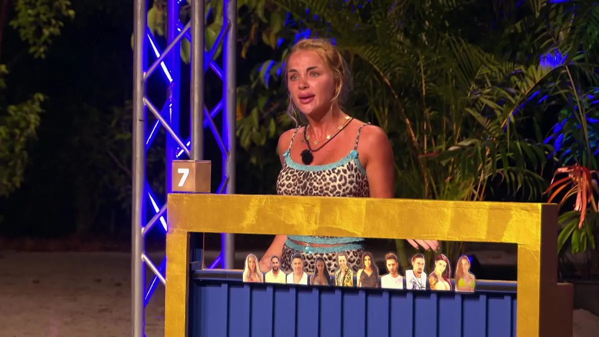 In Folge 21 fliegt Emmy Russ aus der Sala.