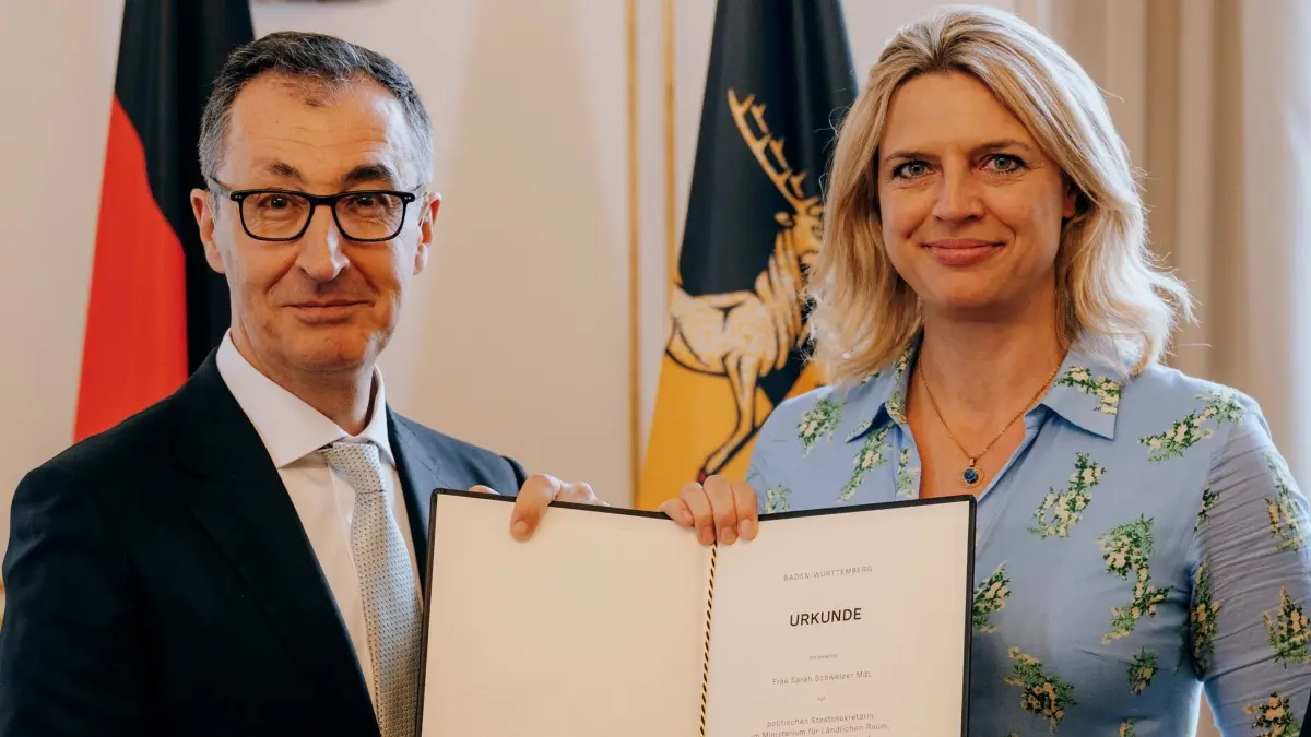 Sarah Schweizer wird als Staatssekretärin von Ministerpräsident Cem Özdemir vereidigt
