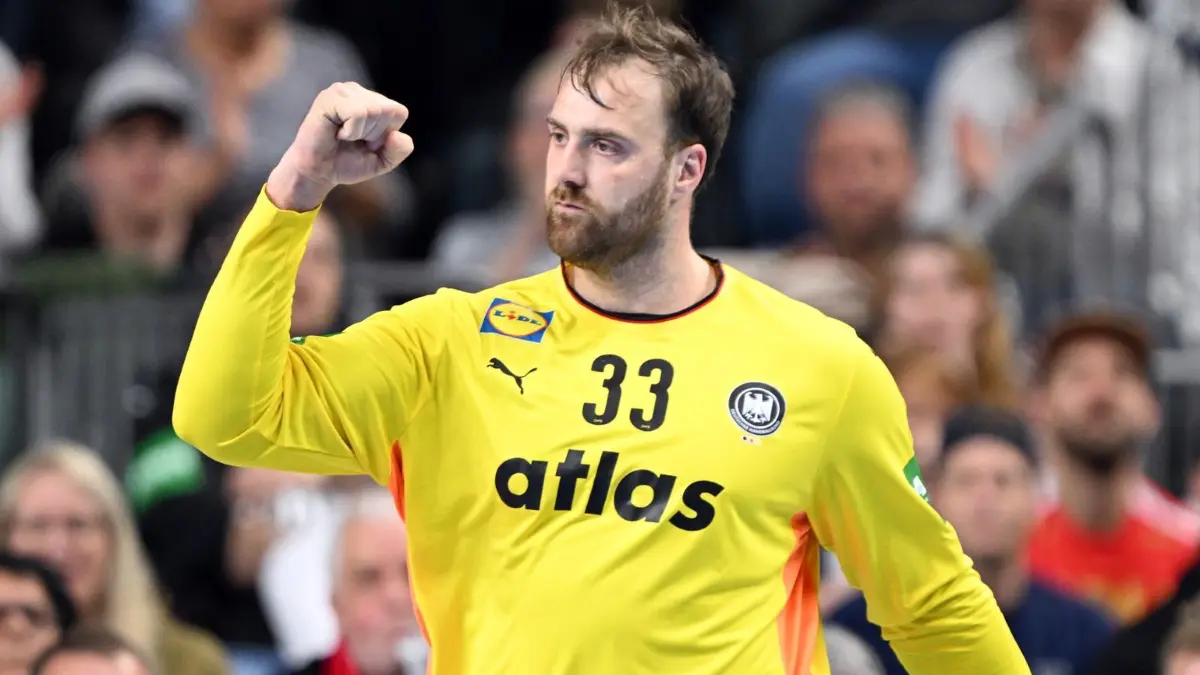 Deutschland - Dänemark: 17.05.2026, Nordrhein-Westfalen, Köln: Handball, Männer: Länderspiel, Deutschland - Dänemark, Lanxess Arena, Torwart Andreas Wolff (Deutschland) reagiert nach einer gelungenen Aktion. Foto: Federico Gambarini/dpa +++ dpa-Bildfunk +++