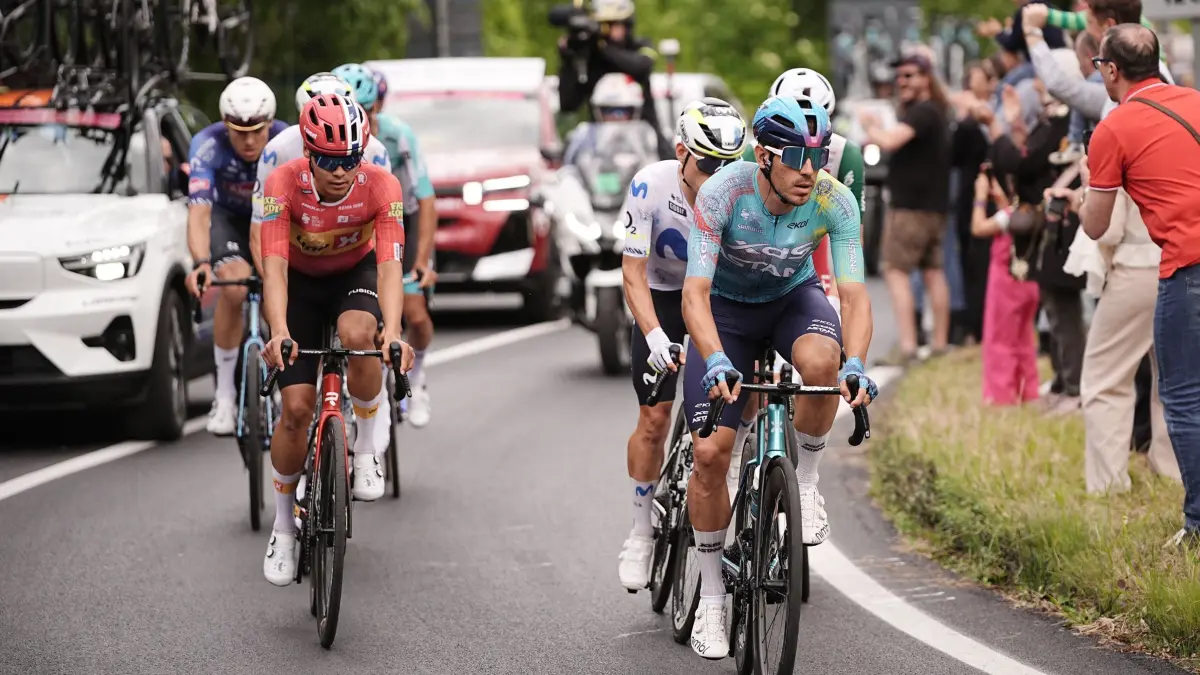 Giro d'Italia: 17.05.2026, Italien, Cervia: Radsport, Männer, Giro d'Italia, 9. Etappe, Cervia - Corno alle Scale: Der Italiener Davide Ballerini vom XDS Astana Team führt eine Gruppe an. Foto: Marco Alpozzi/LaPresse via ZUMA Press/dpa +++ dpa-Bildfunk +++