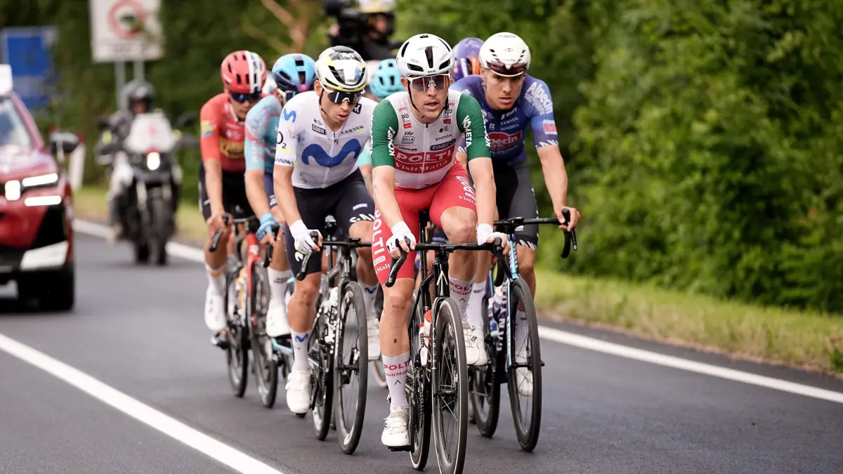 Giro d'Italia: 17.05.2026, Italien, Cervia: Radsport, Männer, Giro d'Italia, 9. Etappe, Cervia - Corno alle Scale: Der Italiener Mattia Bais vom Team Polti VisitMalta führt eine Gruppe an. Foto: Marco Alpozzi/LaPresse via ZUMA Press/dpa +++ dpa-Bildfunk +++