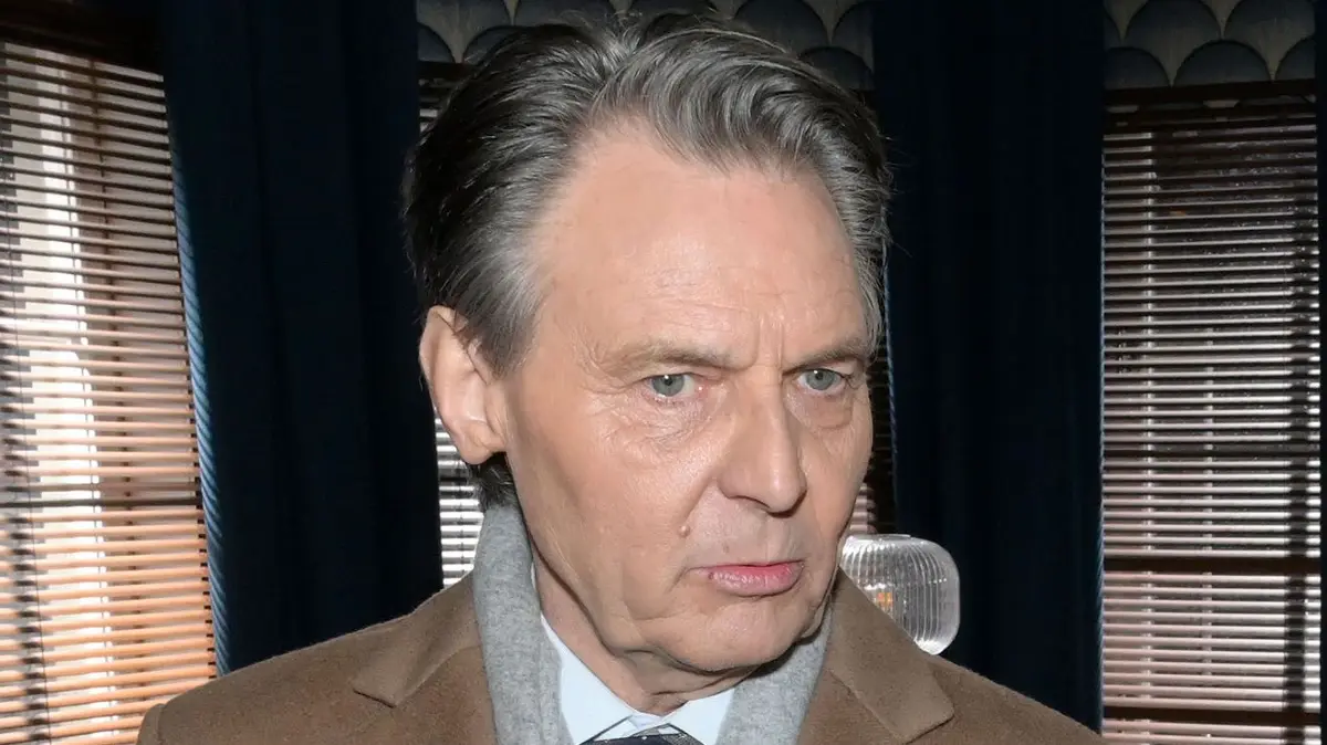 Jo Gerner (Wolfgang Bahro) hat genug von Michi und bedroht ihn.