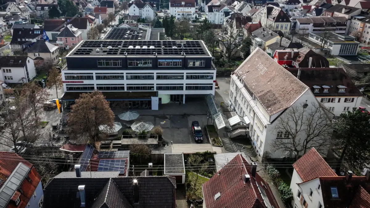 Das Eugen-Bolz-Gymnasium (EBG) mitten im Rottenburger Wohngebiet