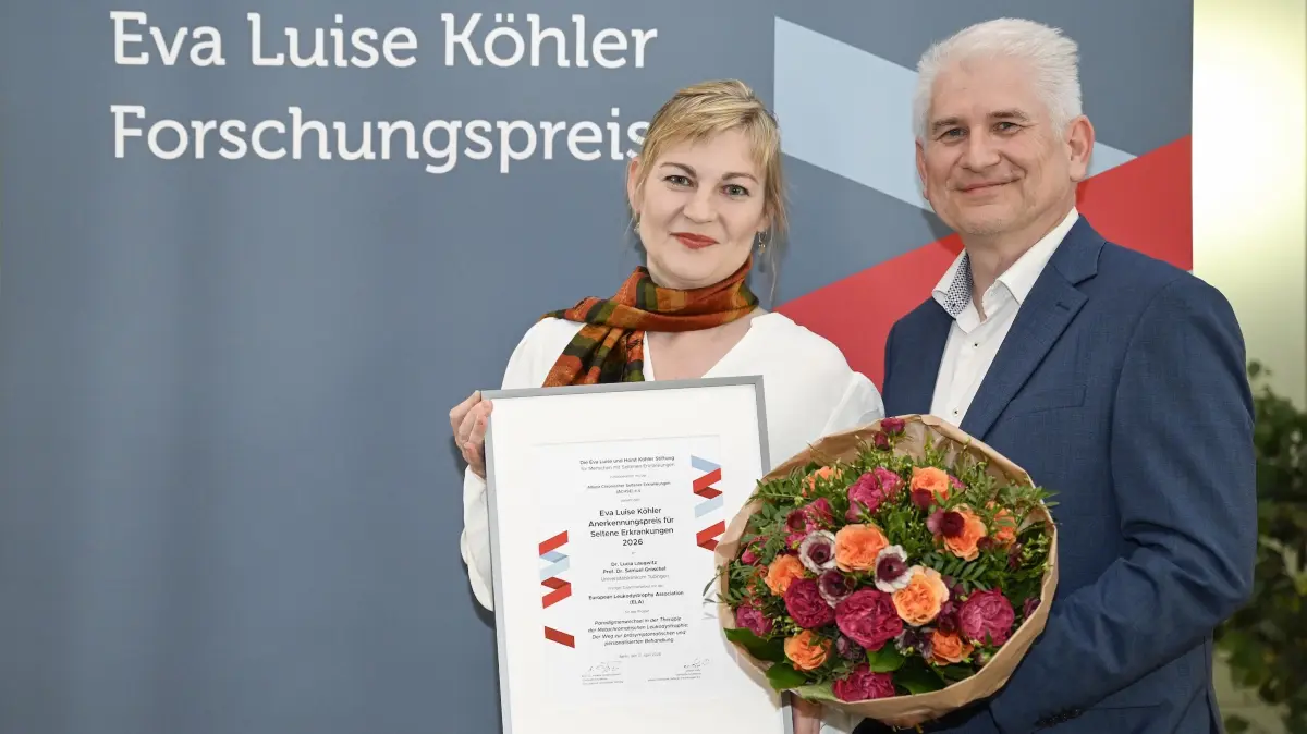 Lucia Laugwitz und Michael Scholz, der Patientenorganisation ELA Deutschland bei der Preisübergabe.